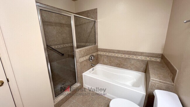 Building Photo - 2 Bedrooms, 2 Baths Ground Level