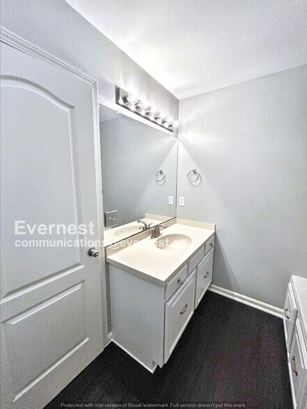 Building Photo - 5225 Southfork Blvd