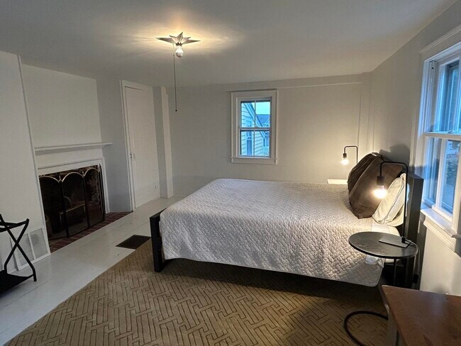 Building Photo - 42 Piscataqua St