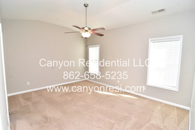 Building Photo - 3637 Crosswinds Dr
