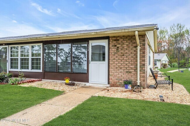 Building Photo - 15 Yorkshire Ct