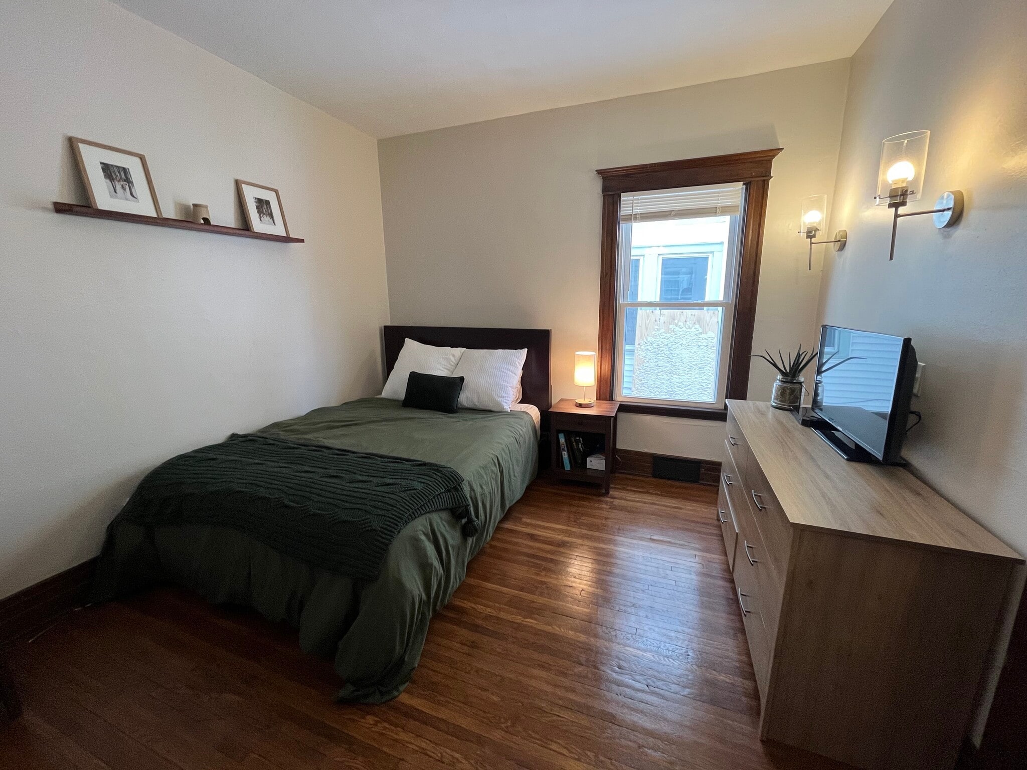 Building Photo - 166 Blaine Ave