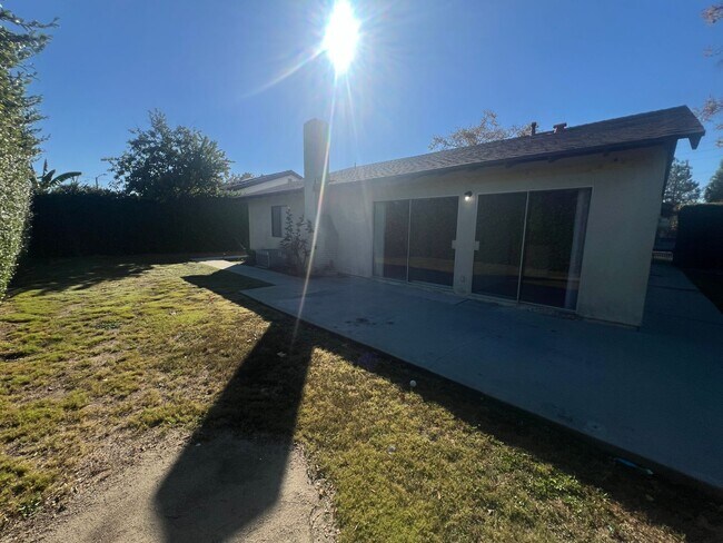 Building Photo - 3 Bedroom 2 Bath Home ,