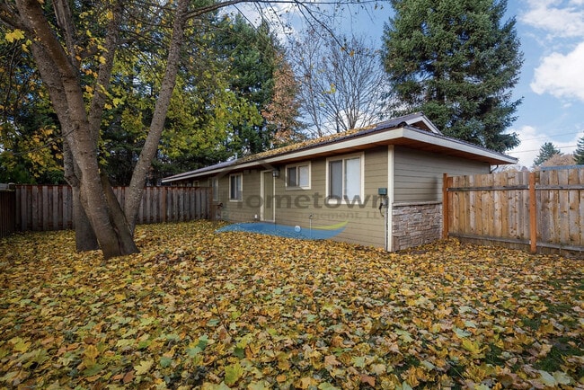 Building Photo - Beautiful 2 bedroom 1 bath Duplex in Hayden!