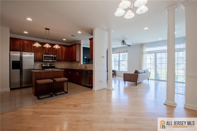 Building Photo - 98 S Shore Dr