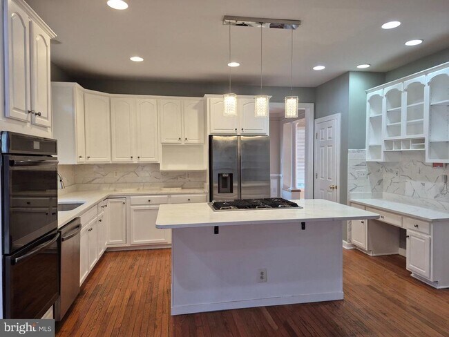 Building Photo - 15309 Lions Den Rd
