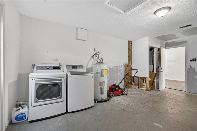 Building Photo - 5058 Canal Cir E