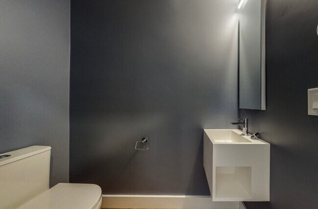 Building Photo - GORGEOUS 3 BED 3.5 BATH IN CAMBRIDGE!!!!!!!!!