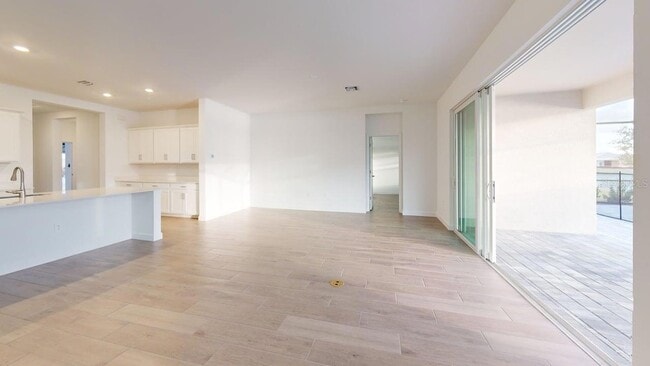 Building Photo - 7949 Lakes Edge Ln