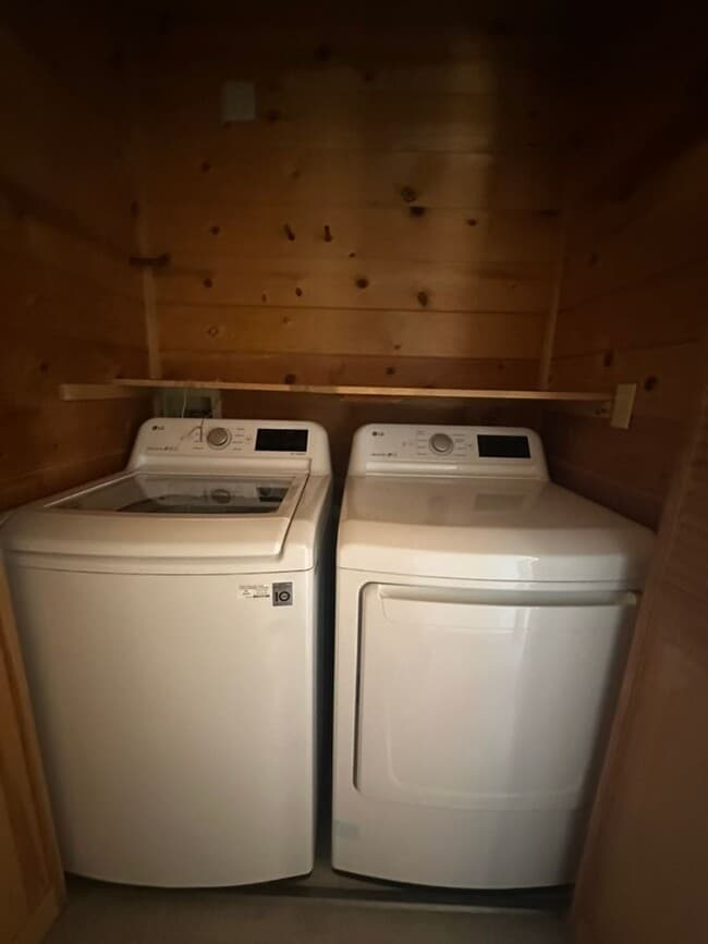 Building Photo - Long Term Lease in Tahoe Donner