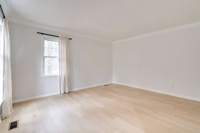 Building Photo - Chapel Hill Retreat: Spacious 4-Bedroom with Fenced-in Backyard