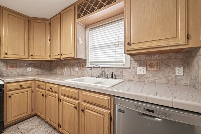 Building Photo - 1807 Crocker St