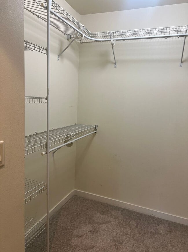 Building Photo - Stunning 2-Bedroom, 2.5-Bath Townhouse!