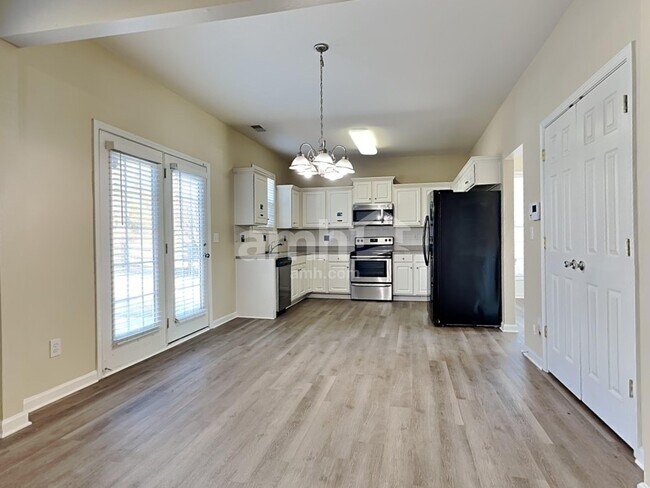 Building Photo - 6216 Roseway Ct