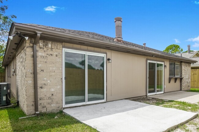 Building Photo - 15118 Loma Paseo Dr