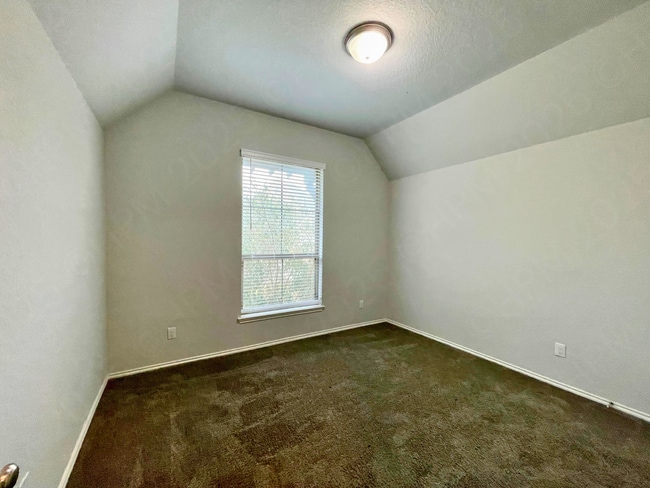 Building Photo - Spacious 4 Bedroom Brand New Home with 3 Car Garage in Seguin