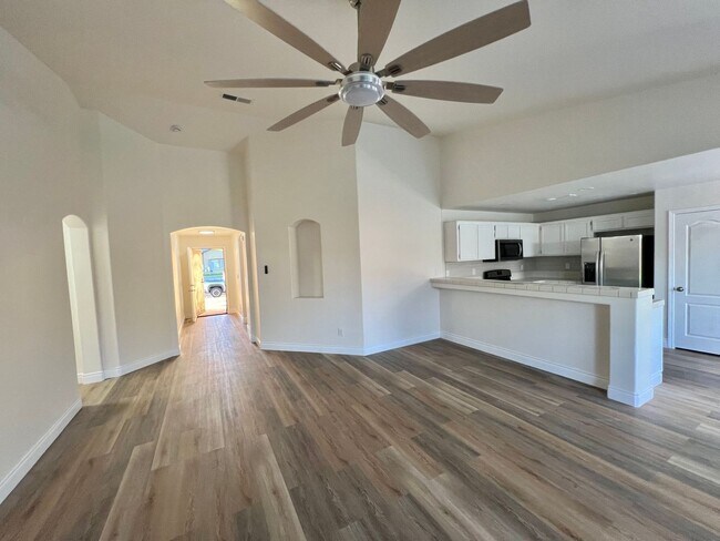 Building Photo - 11815 Mantova Ave