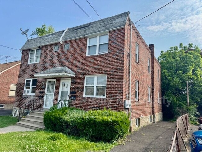 Building Photo - 941 Afton St