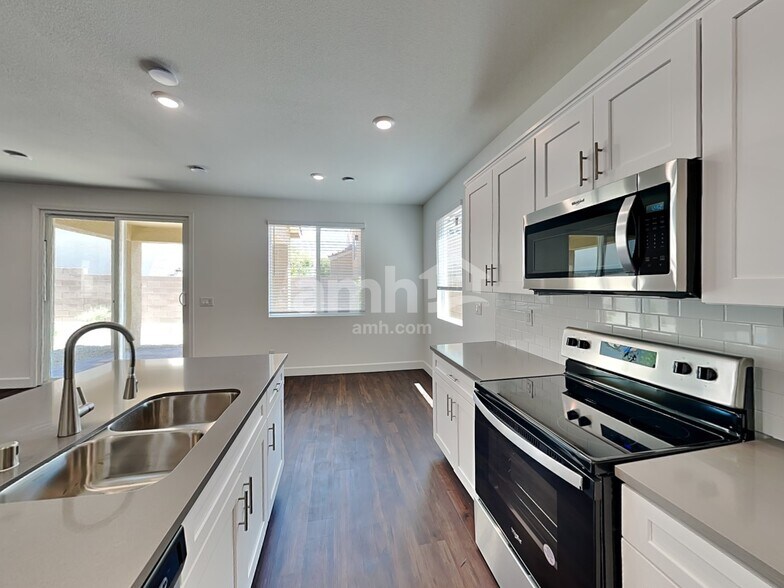 Building Photo - 4828 Blushing Star St
