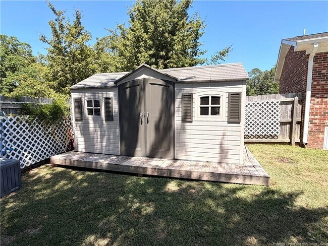 Building Photo - 1030 Rim Rd