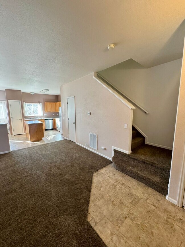 Building Photo - TWO BEDROOM TOWNHOME with AC