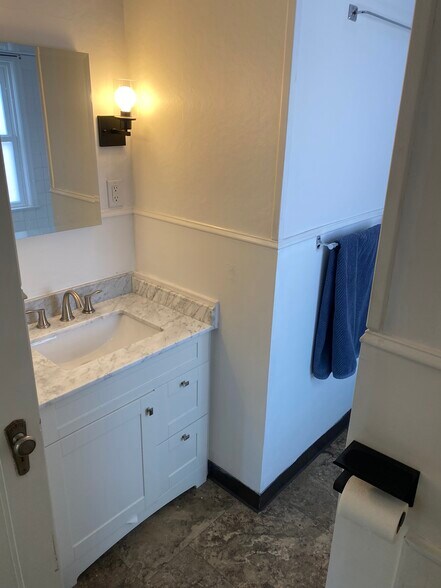 Building Photo - 4324 France Ave S