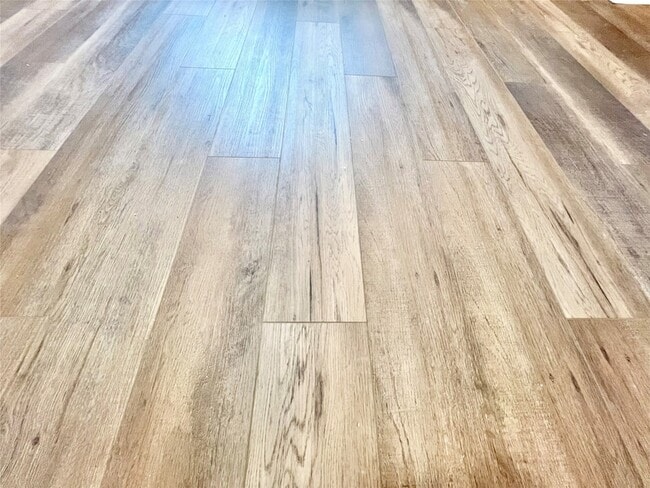 Building Photo - 1010 15th Ave N