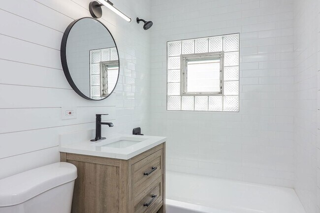 Building Photo - 15W355 Harvard St