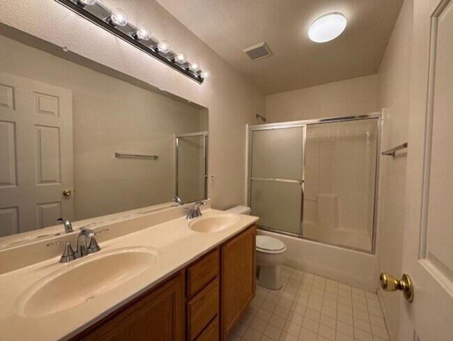 Building Photo - Gold River 4 Bedroom with Large Brick Patio in backyard!