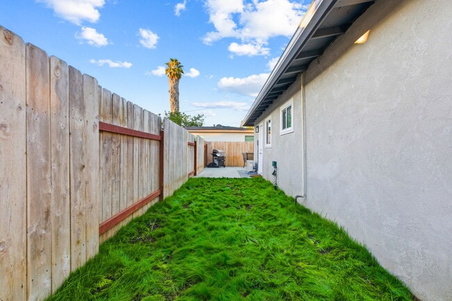 Building Photo - 1135 Florida St