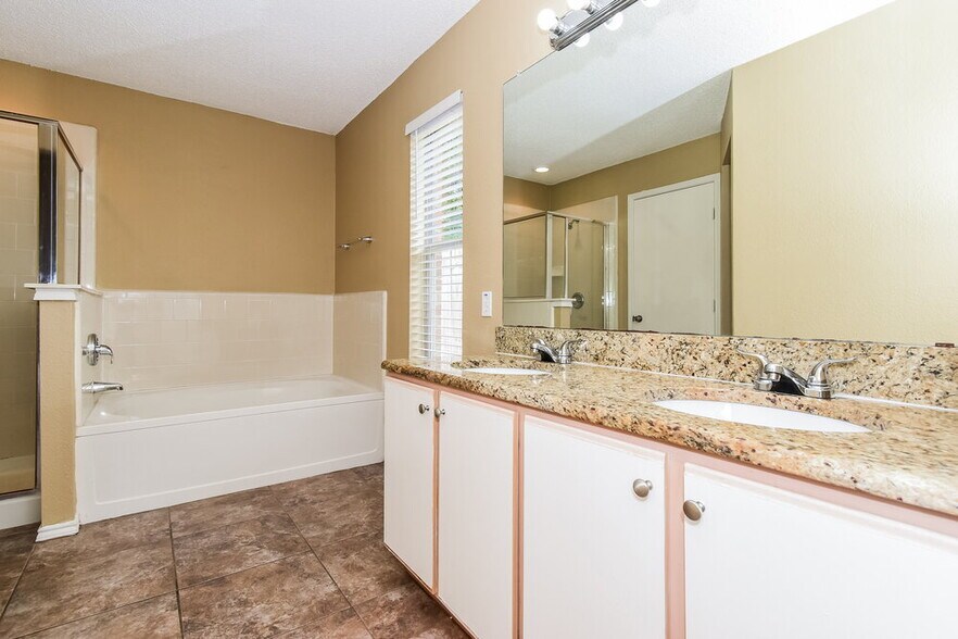 Building Photo - 3304 Creekwood Dr