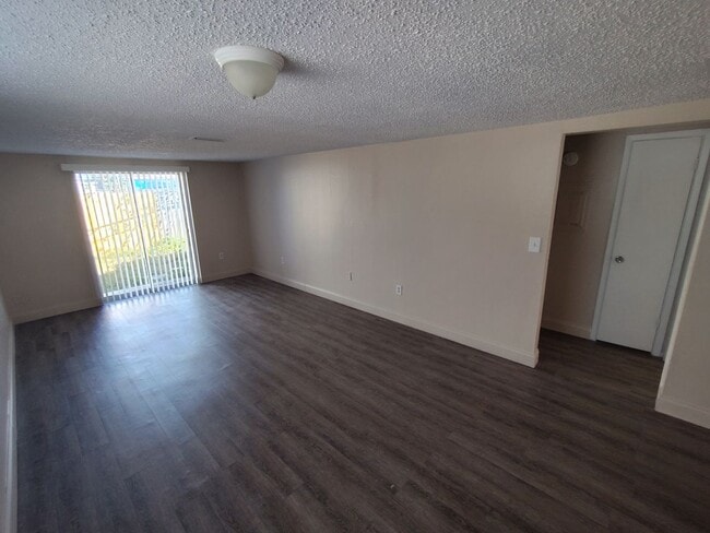 Building Photo - 4136 Shoreline Dr