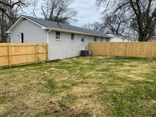 Building Photo - Inglewood 2/1 Duplex - Renovated - Fenced ...