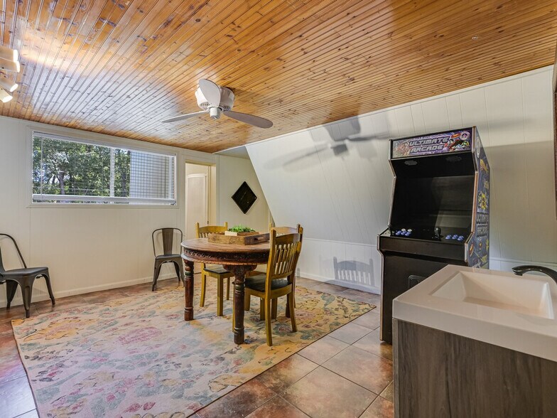 Building Photo - 1930 N Wheat Rd