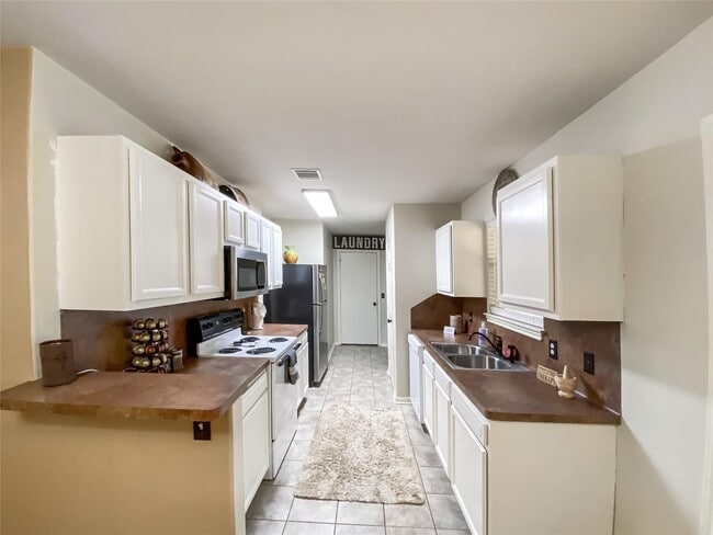 Building Photo - 254 E Sunset Dr