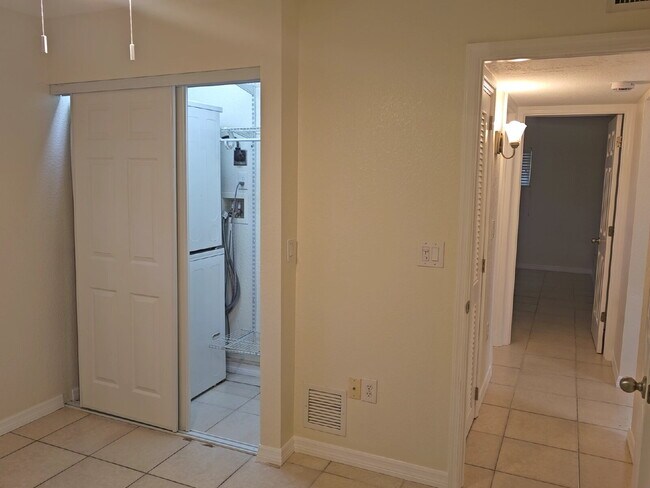 Building Photo - Indian Beach Park Duplex - walk to Ringlin...