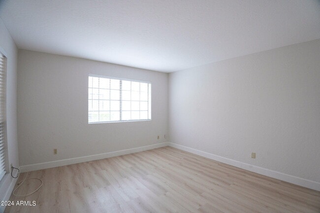 Building Photo - 7800 E Lincoln Dr