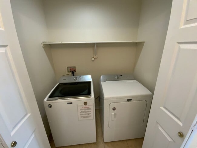 Building Photo - 3 Bedroom Single Story Home Available Near Unser Blvd NE & King Blvd NE!