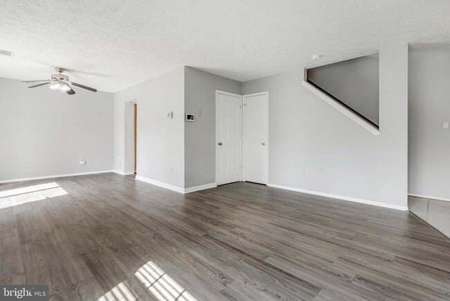 Building Photo - 3036 New Oak Ln