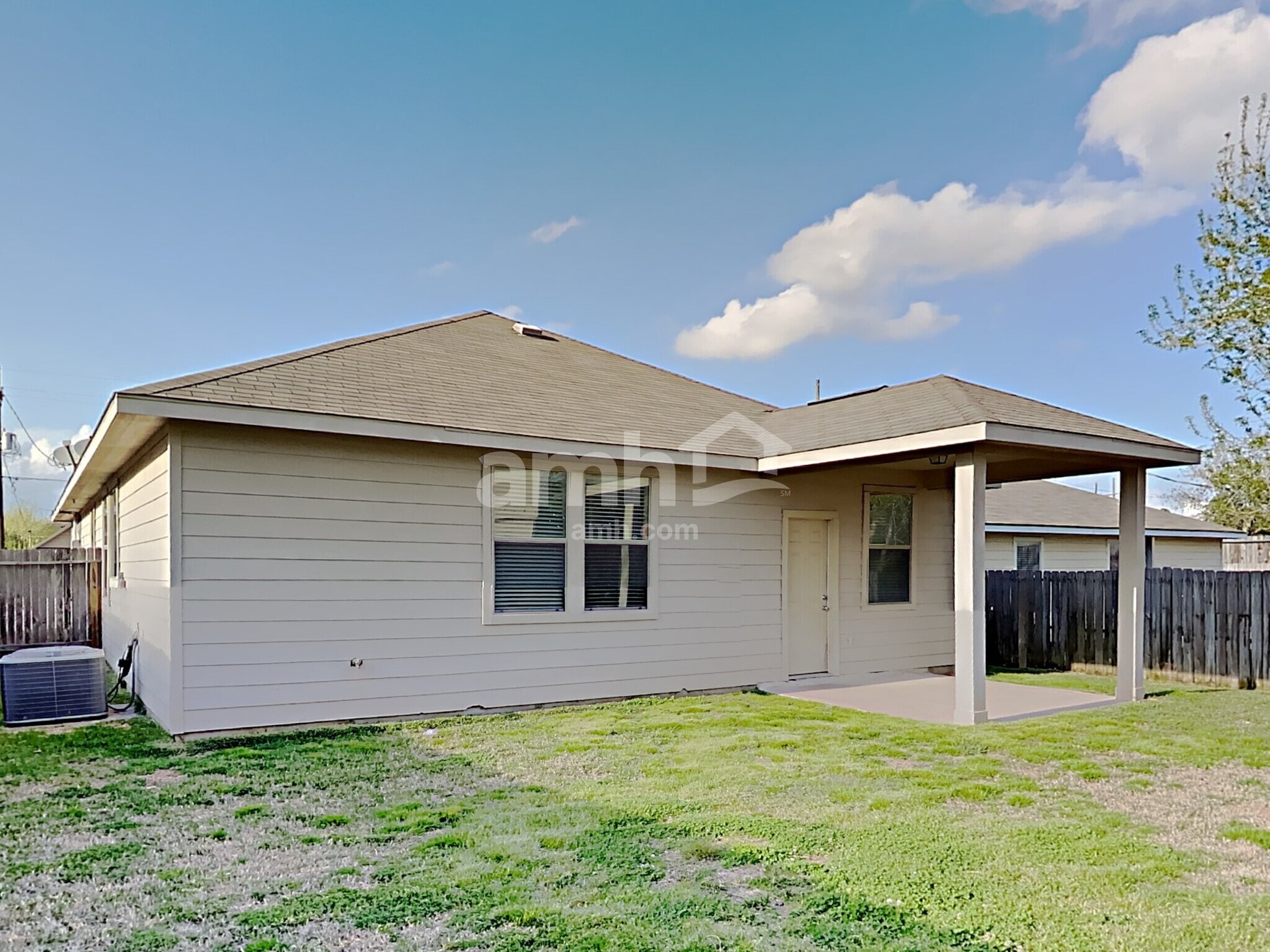 Building Photo - 2324 Shady Tree Ln