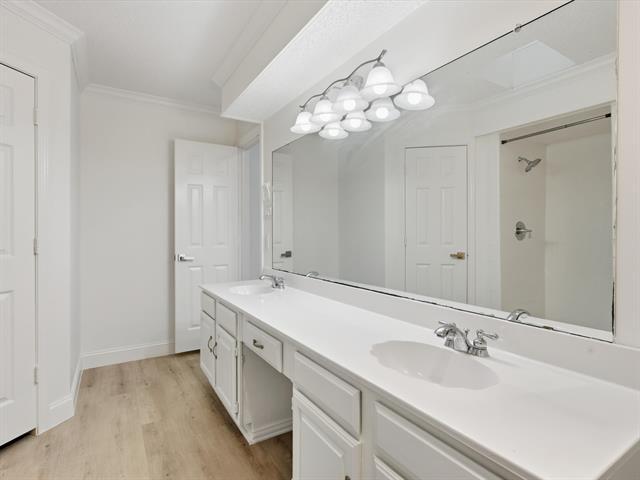 Building Photo - 2050 Lorient Dr