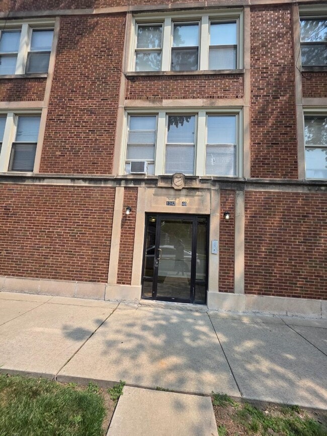 Building Photo - 1 bedroom in CHICAGO IL 60620