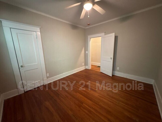 Building Photo - 1110 Troupe St