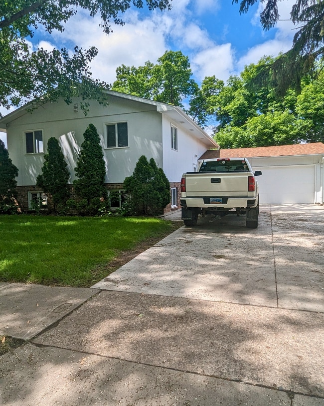 lower unit is 715. - 715 21st St S