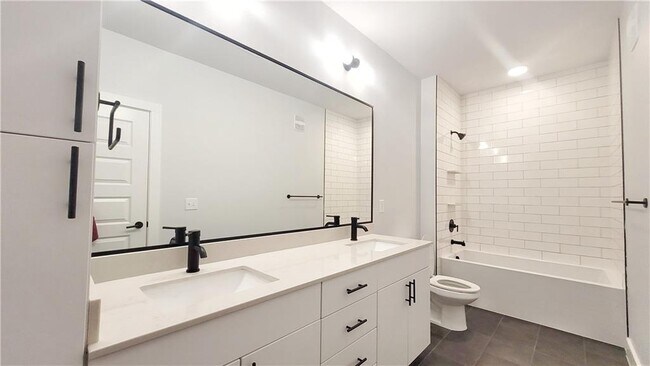 Building Photo - 3101 Govalle Ave