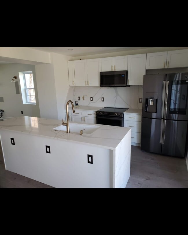 Kitchen - 5003 South Dakota Ave NE