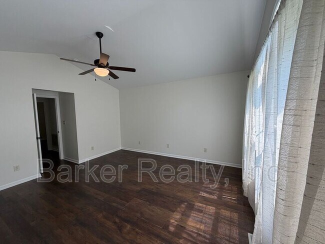 Building Photo - 704 Southampton Dr