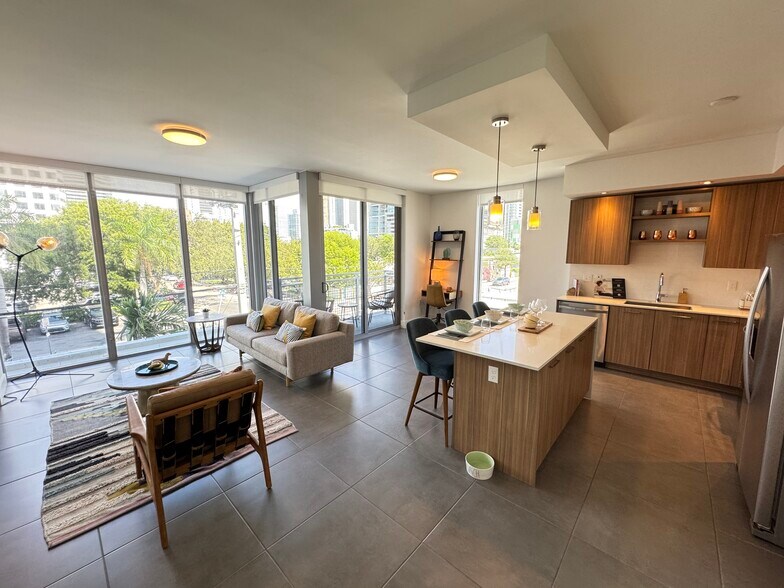 Building Photo - 405 NE 28th St