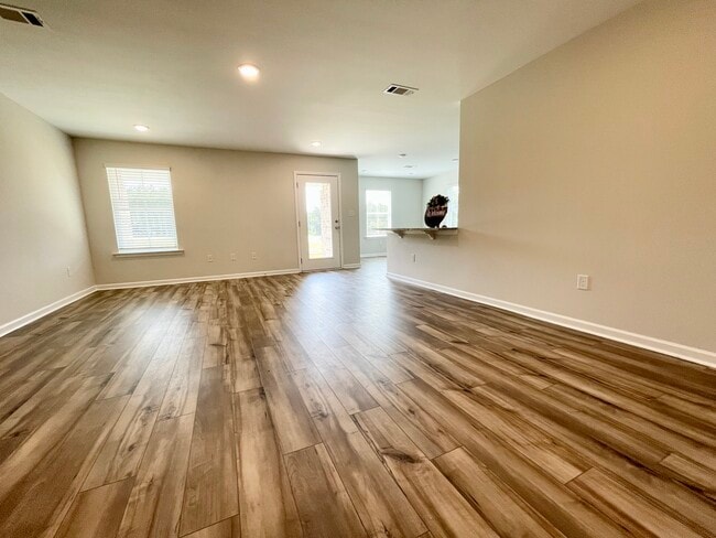 Building Photo - 631 Ridgeland Rd