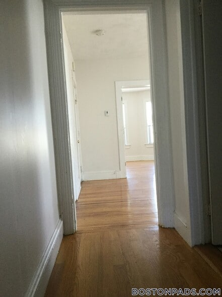 Building Photo - 6 Bowdoin Park